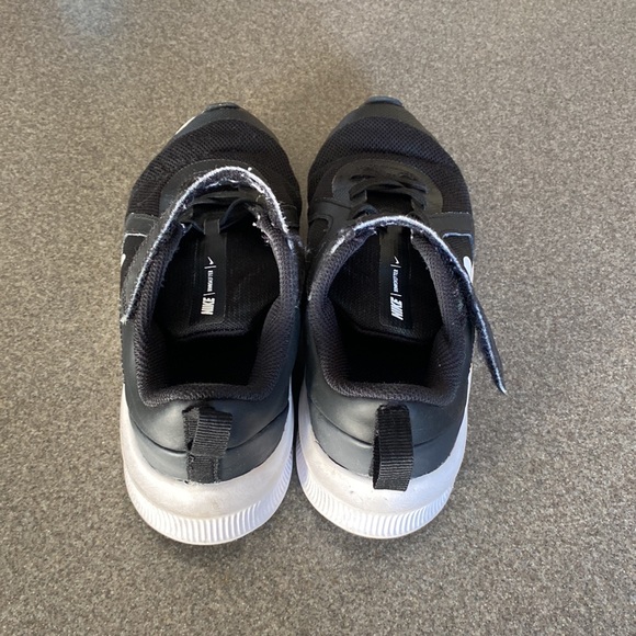 Nike 2y black - used for gym class but outgrew them - Picture 3 of 8